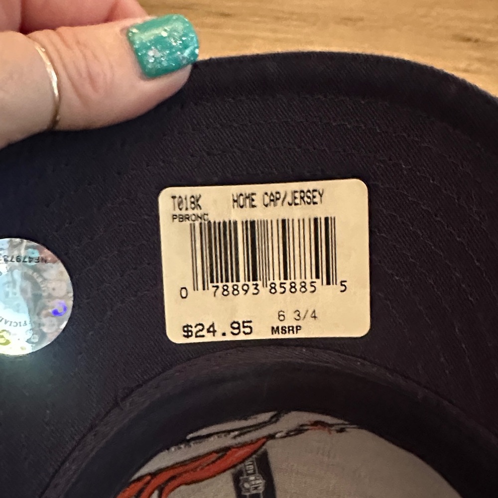 Reebok Black Fitted Cap with White Logo - Picture 3 of 4